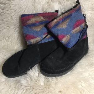 Tom’s One for One Faux Fur W12 Comfy Boot Slippers